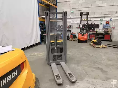 Pallet Stackers 2017  Jungheinrich EJC 214z (4)