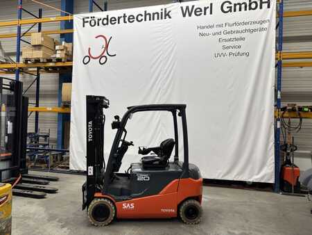 Elektro 4 Rad 2015  Toyota Elektrostapler 8FBMT20 (1)