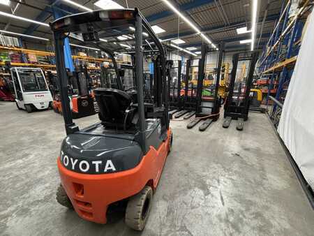 Elektro 4 Rad 2015  Toyota Elektrostapler 8FBMT20 (3)