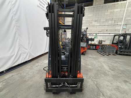 Elektro 4 Rad 2015  Toyota Elektrostapler 8FBMT20 (5)