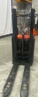 Stacker pedestre 2012  BT SPE200D (2)