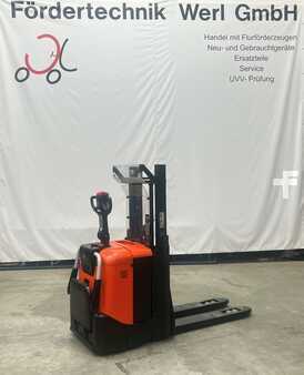 Stacker pedestre 2012  BT SPE200D (3)