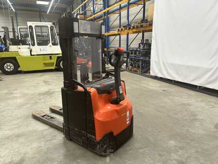 Stacker pedestre 2017  BT SWE 160 L (2)