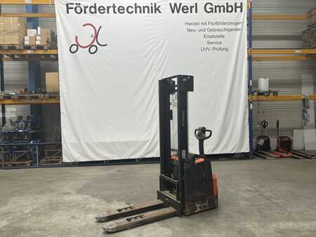 Stacker pedestre 2016  BT SWE 145 (1)