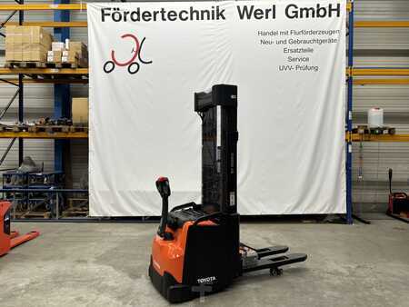 Stacker pedestre 2020  BT SWE 160L (1)