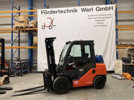 Carretilla elevadora GLP 2017  Toyota 8FGF30 (1)