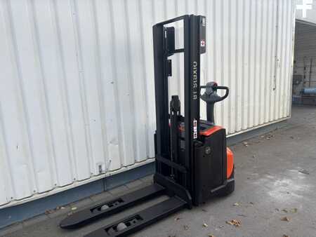 Stacker pedestre 2016  BT SWE120L (2)