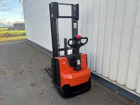 Stacker pedestre 2016  BT SWE120L (3)
