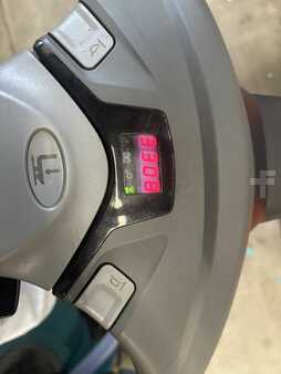 Stacker pedestre 2016  BT SWE120L (9)