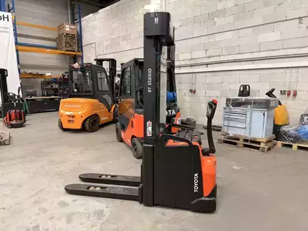 Hochhubwagen 2018  Toyota SWE160L (1)