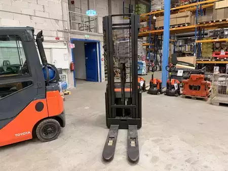 Hochhubwagen 2018  Toyota SWE160L (2)