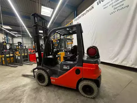 Gázüzemű targoncák 2022  Toyota 02-8FGF20 (2)