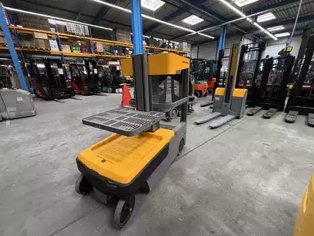 Vertical order pickers 2020  Jungheinrich EKM 202 (3)