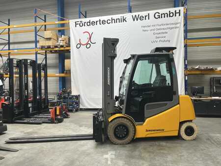 Carrelli elettrici 4 ruote 2017  Jungheinrich EFG540K (1)