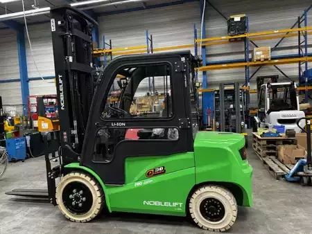 4-wiel elektrische heftrucks 2025  Noblelift FE4P38Q (2)