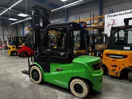 4-wiel elektrische heftrucks 2025  Noblelift FE4P38Q (3)