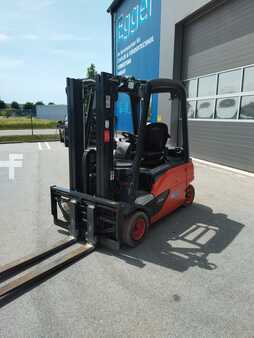 Elektromos 4 kerekű 2016  Linde E20PL-02 (2)