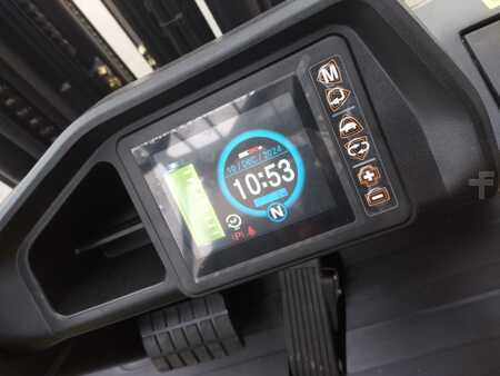 Elektro čtyřkolový VZV 2024  Clark SE30s (6)