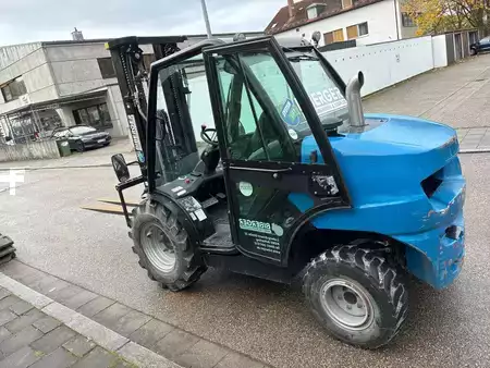 Dieselový VZV 2024  Manitou MC 30-4 (4)
