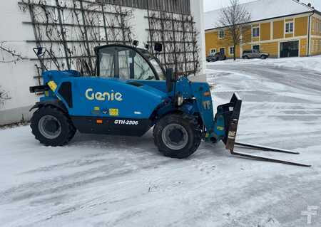 Chariots téléscopiques fixes 2017  Genie GTH2506 (4)