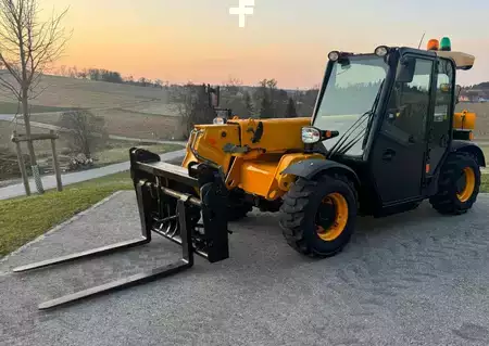 Manipulador fijo 2017  JCB JCB 525-60 T4 (1)