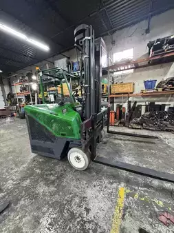 Four-way trucks 2018  Combilift CB8 (1)