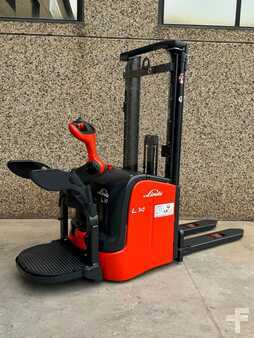 Ruční vysokozdvižný vozík 2015 Linde L14 AP (1)