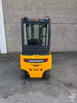 Elektrisk- 4 hjul 2010  Jungheinrich EFG 320 NEW BATT. (3)