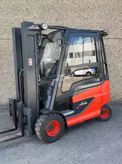Carrelli elettrici 4 ruote 2017  Linde E30H 387 (1)