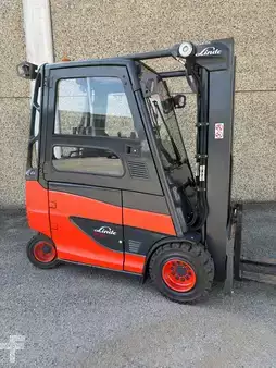 Carrelli elettrici 4 ruote 2017  Linde E30H 387 (2)