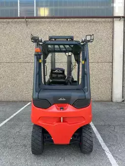 Carrelli elettrici 4 ruote 2015  Linde E40H 388 (4)