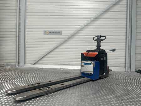 Electric Pallet Trucks 2015  BT LPE200 (2)