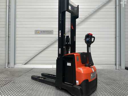 Pallet Stackers 2016  BT SWE140L (1)