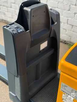 Recogepedido vertical 2011  Jungheinrich ECE 220 Service Neu - nur 2.375 Std. (4)