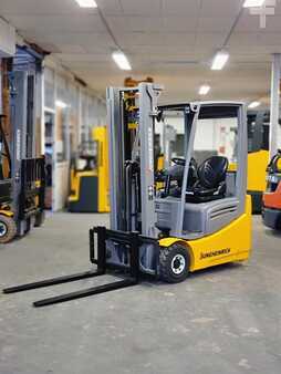 Elektryczne 3-kołowe 2017  Jungheinrich EFG 213 Service Neu - Batterie 80% - Freihub (1)