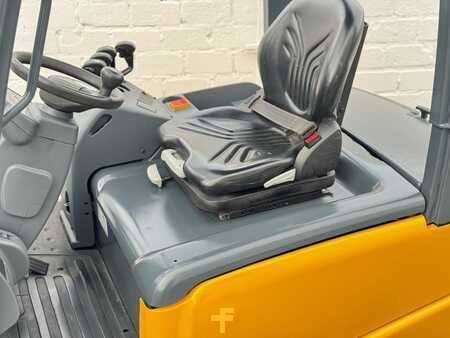 Elektro 4 Rad 2012  Jungheinrich EFG 425k EFG 425k - Service Neu - Batterie 80% - Triplex - 2,5t (5)