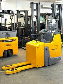 Wózki niskiego podnoszenia 2018  Jungheinrich ERE 225 Service Neu - Batterie 83% - Nur 1.945 Std. - 2,5t (1)