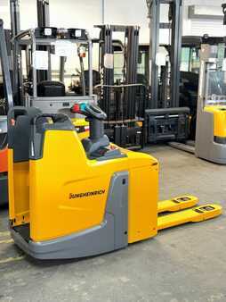 Wózki niskiego podnoszenia 2018  Jungheinrich ERE 225 Service Neu - Batterie 83% - Nur 1.945 Std. - 2,5t (2)