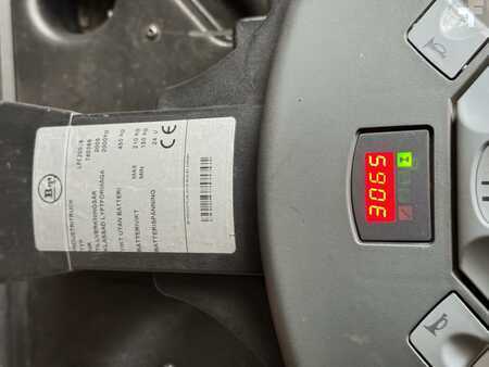 Gerbeur à conducteur porté debout 2014  BT 26505 (4)