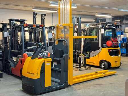 Recogepedido vertical 2013  Jungheinrich ECD 220 Service Neu - Batterie 80% - 2.450mm Gabeln (1)