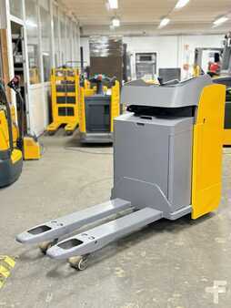 Niederhubwagen 2017  Jungheinrich ESE 120 Service Neu - Batterie 84% - 2t (1)