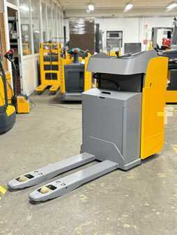 Niederhubwagen 2017  Jungheinrich ESE 120 Service Neu - Batterie 84% - 2t (2)