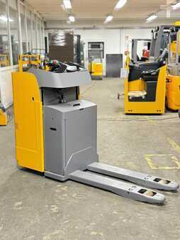 Niederhubwagen 2017  Jungheinrich ESE 120 Service Neu - Batterie 84% - 2t (3)