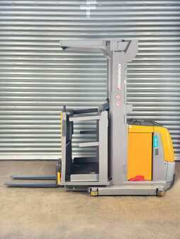 Horizontal Order Pickers 2018  Jungheinrich EKS 110 Service Neu - Batterie 82% - 2.8m ArbeitshÃ¶he (2)