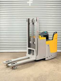 Wózek wysokiego podnoszenia 2016  Jungheinrich ERD 220 Service Neu - Batterie 82% - Nur 3.254 Std. - 2,5m Hub (1)