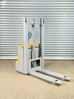 Hochhubwagen 2016  Jungheinrich EJC 110 Service Neu - Batterie 83% - 2,5m Hub - 1t (3)