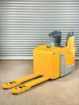Wózki niskiego podnoszenia 2018  Jungheinrich ERE 225 Service Neu - Batterie 80% - Nur  1.961 Std. - 2,5t (2)