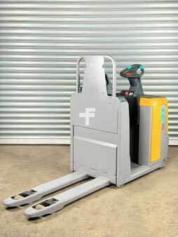 Vertikal-Kommissionierer 2016  Jungheinrich ECE 225 Service Neu - Batterie 80% - 2,5t (1)