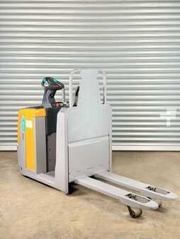 Vertikal-Kommissionierer 2016  Jungheinrich ECE 225 Service Neu - Batterie 80% - 2,5t (2)
