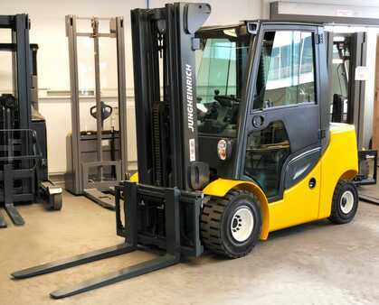 Carretilla elevadora diésel 2015  Jungheinrich DFG 435s Service Neu - 5m Hub - 3,5t - 6.144 Std. - Vollkabine (1)